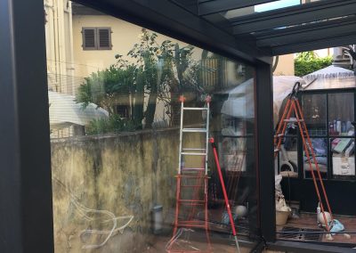 Veranda in alluminio antracite in cortile