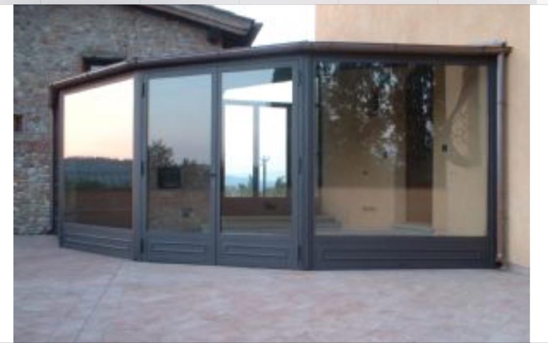 Veranda in alluminio grigio su terrazza