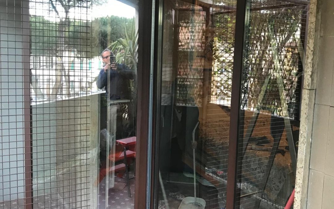 Serramento scorrevole in alluminio marrone
