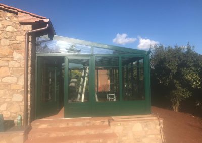Veranda in ferro verde con copertura vetrata